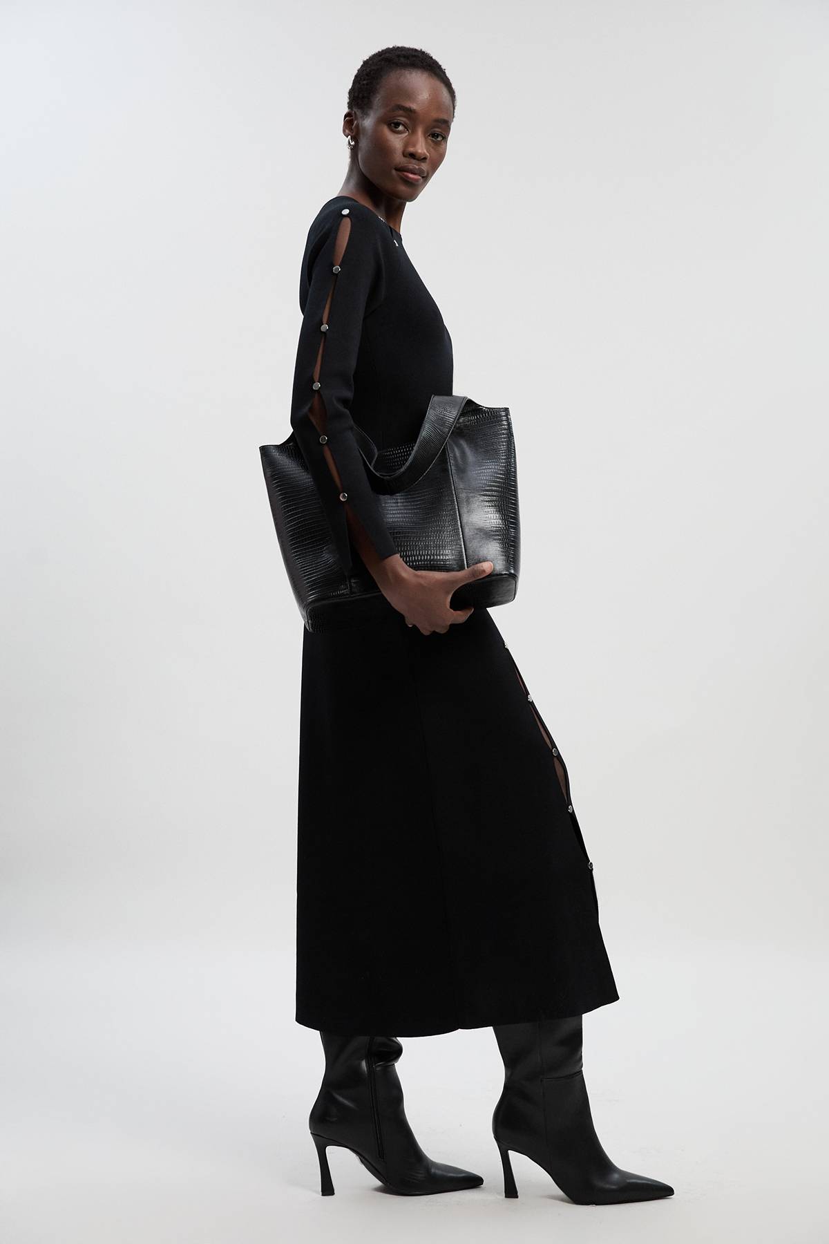KarenMillen Robe Longue Tricotée à Détail Trou de Serrure Clouté en Mélange Viscose Petite Taille