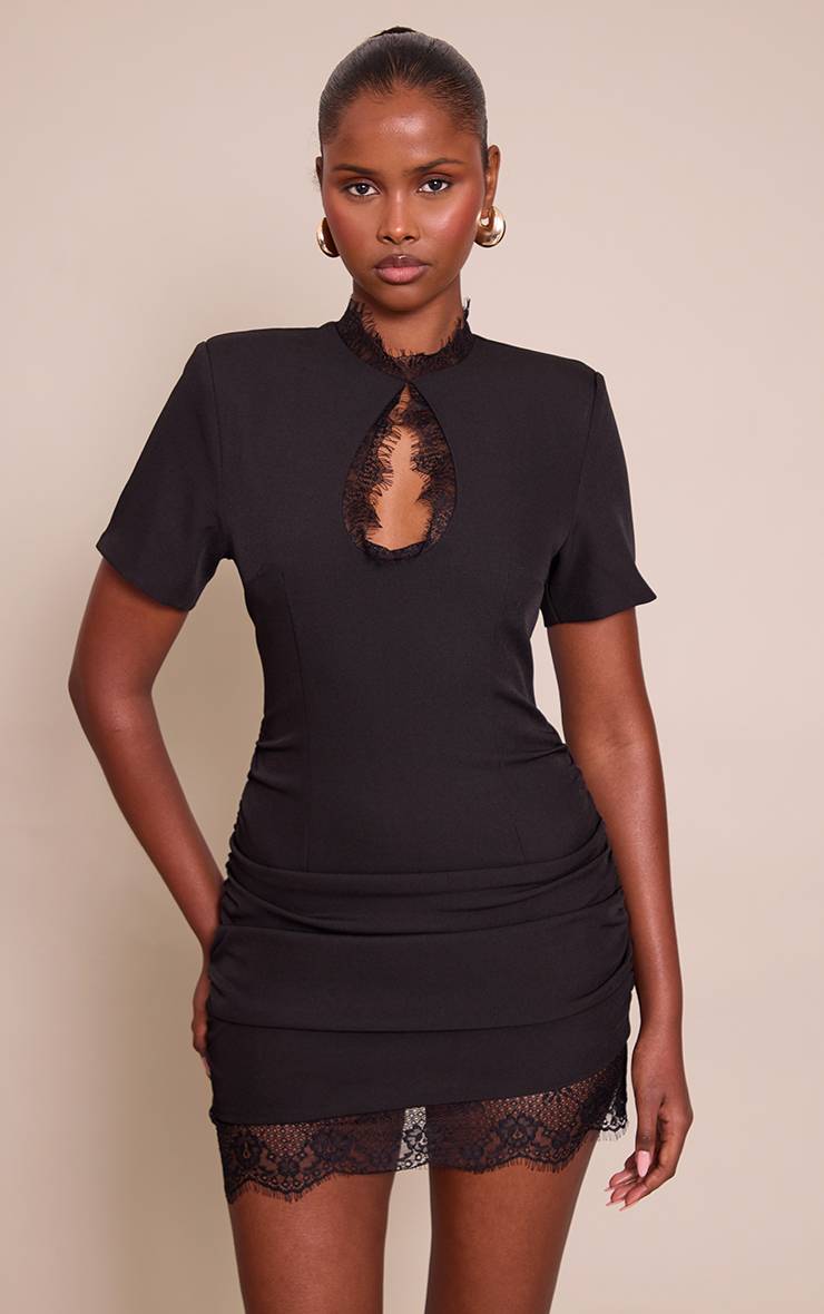 Noir Robe Mini En Tissu Tissé Avec Découpe Et Bordure En Dentelle