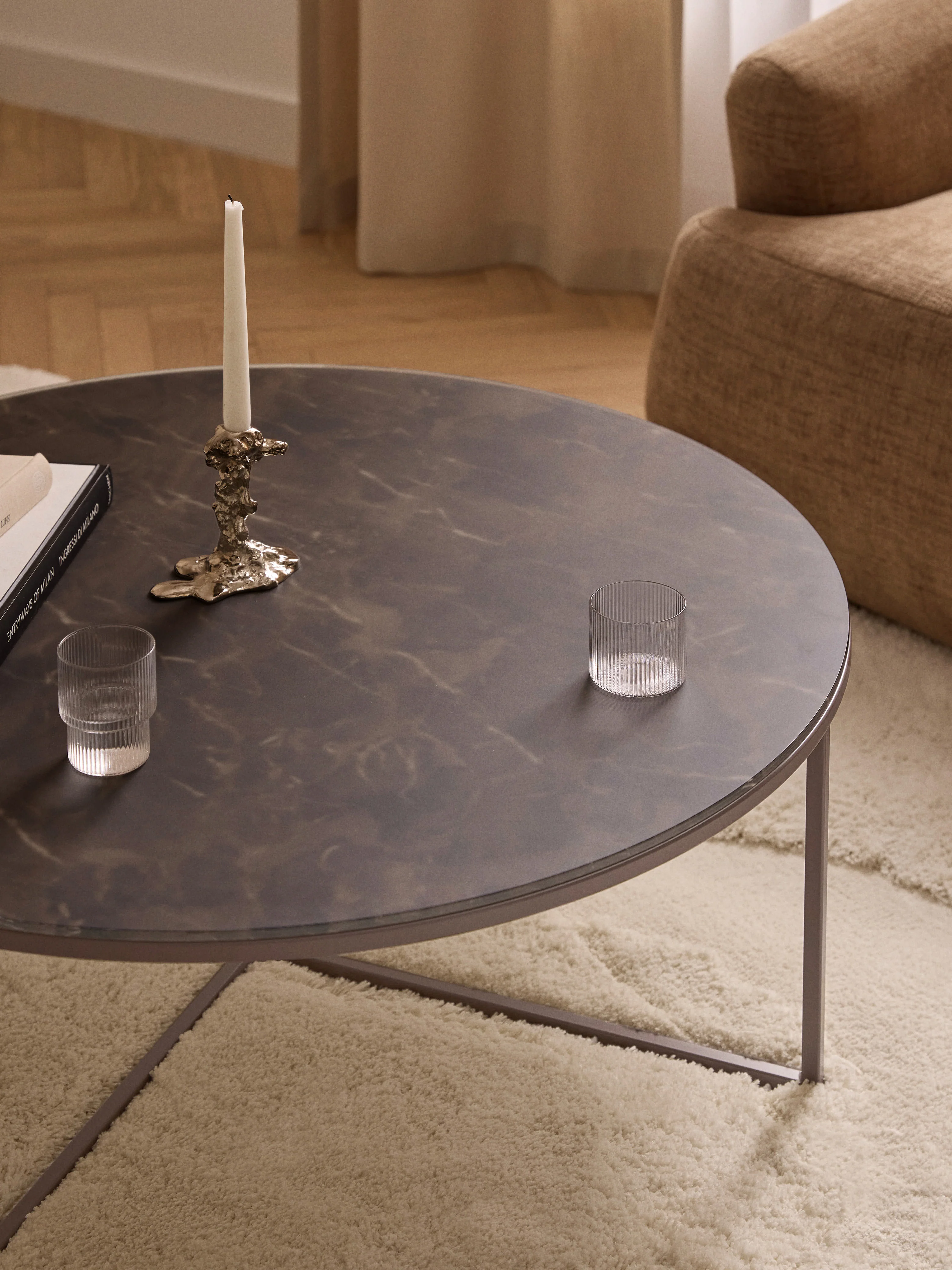Ronde XL salontafel Antigua met glazen tafelblad in marmerlook