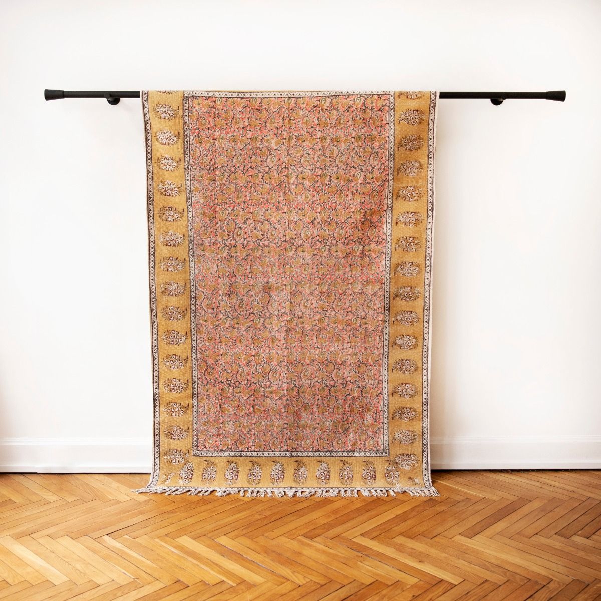 Tapis à motifs moutarde et rose 120 x 180