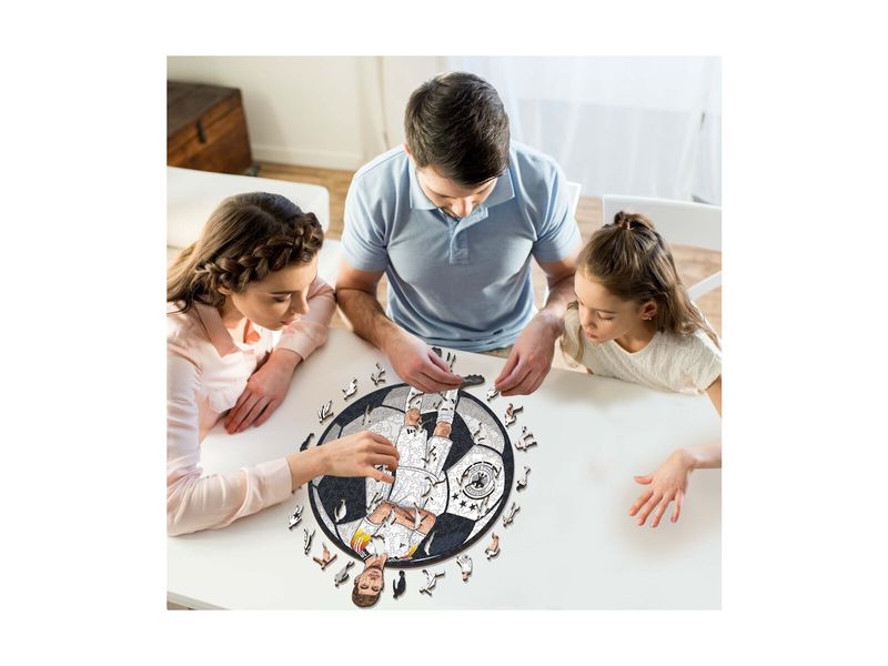 Iconic Puzzle Kai Havertz (Deutsche Nationalmanschaft) Offiziell lizenziertes Holzpuzzle, Grösse L