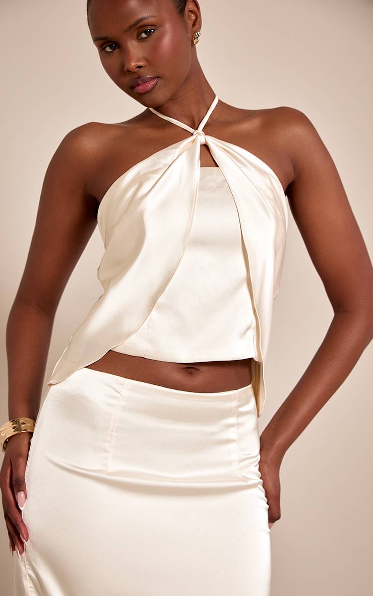 Champagne Top Court Col Halter Avec Détail Découpe En Satin Coordonné