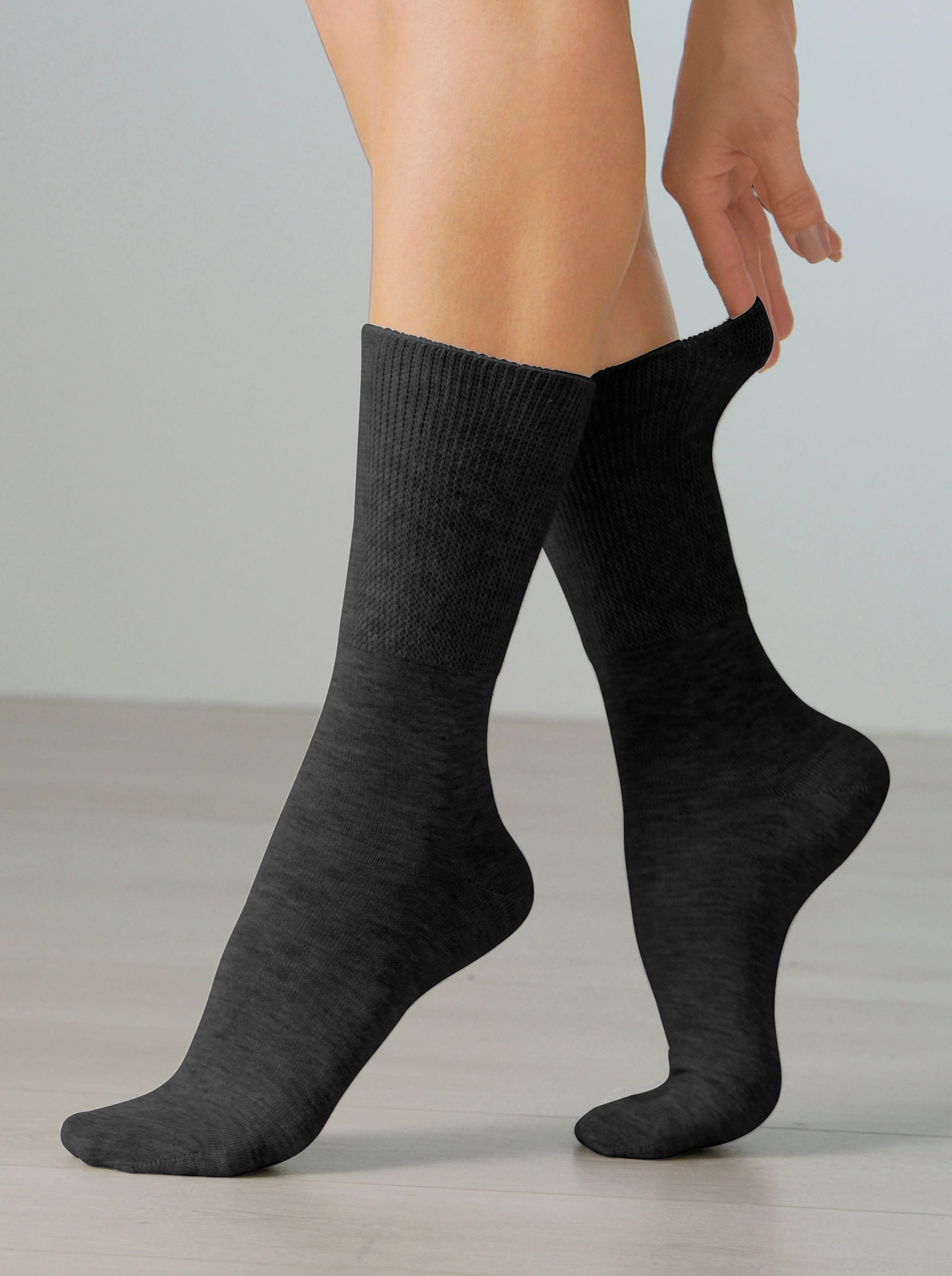 wäschepur Socken in schwarz