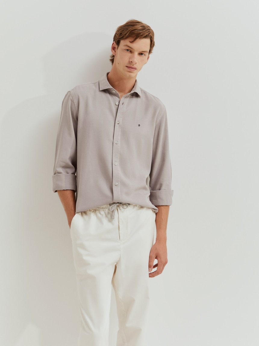 Camisa slim fit em liocel e linho