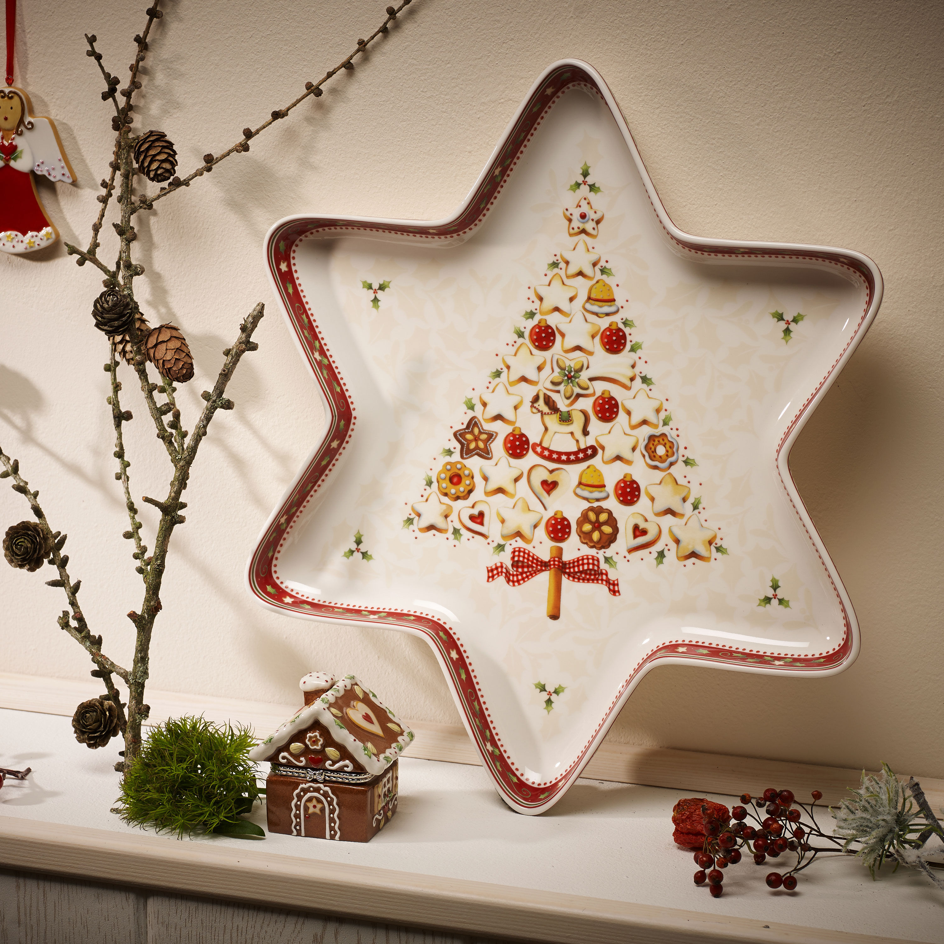 Winter Bakery Delight Bowl Red, 33.9 oz, Premium Porcelain