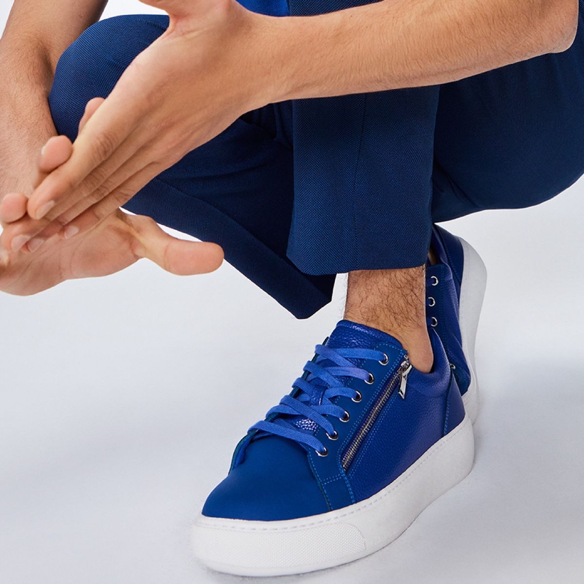 Theta Medium Blue Men Low top