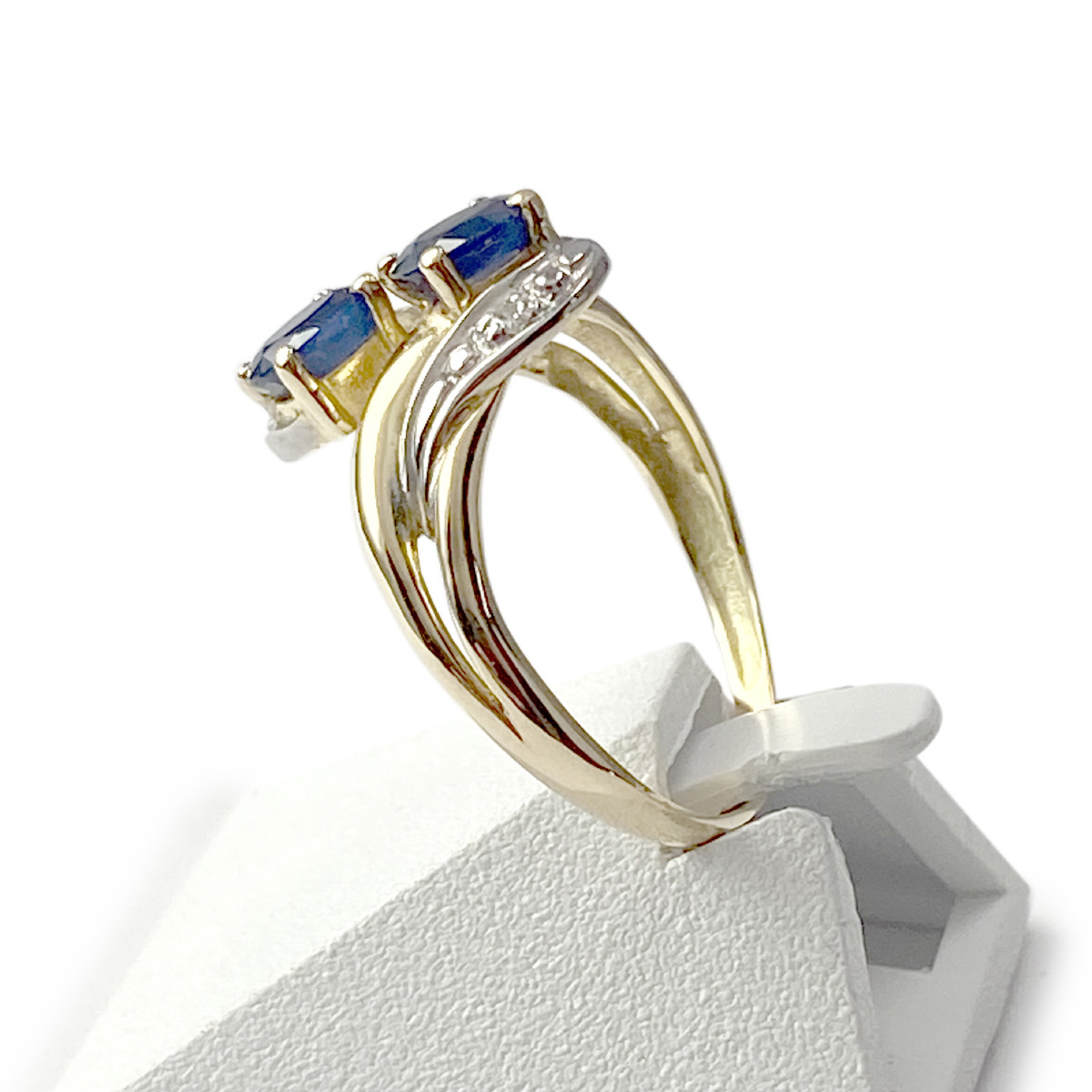 Bague d'occasion or 750 jaune et rhodié saphirs diamants