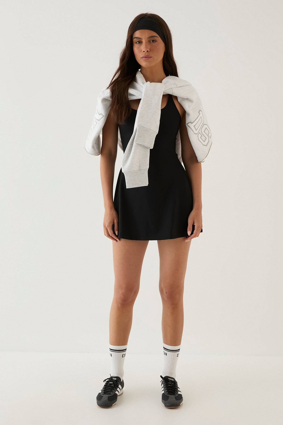 Robe De Tennis Dsgn Studio Sculptante À Dos En T Et Encolure Arrondie Avec Short Intégré