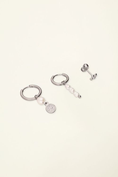 Set van drie oorringen met parels