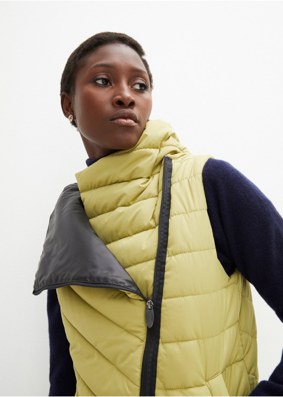 Veste matelassée sans manches avec application