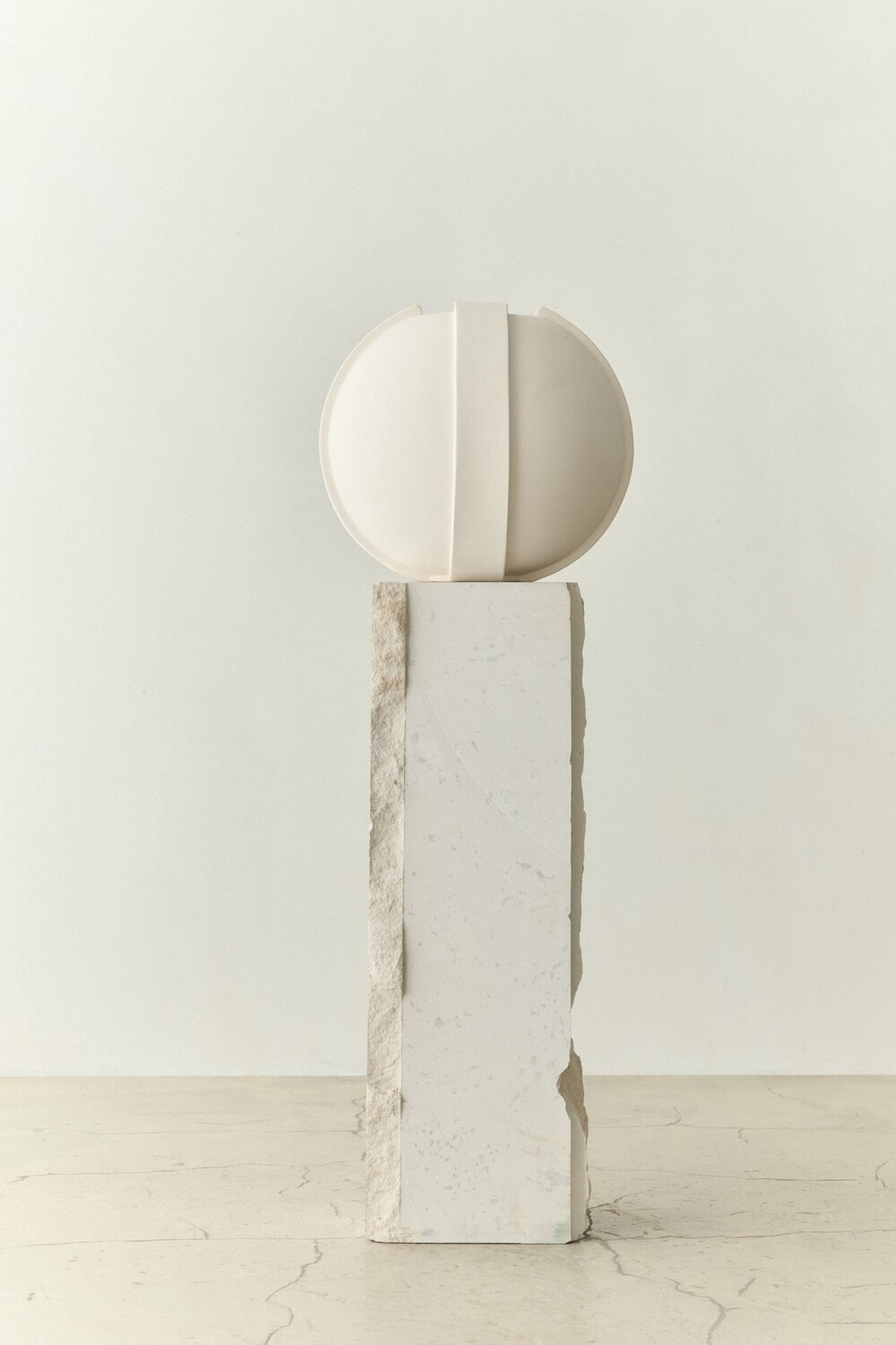 Louise Roe  VINCI Vase 02, Raw White - H39 cm.