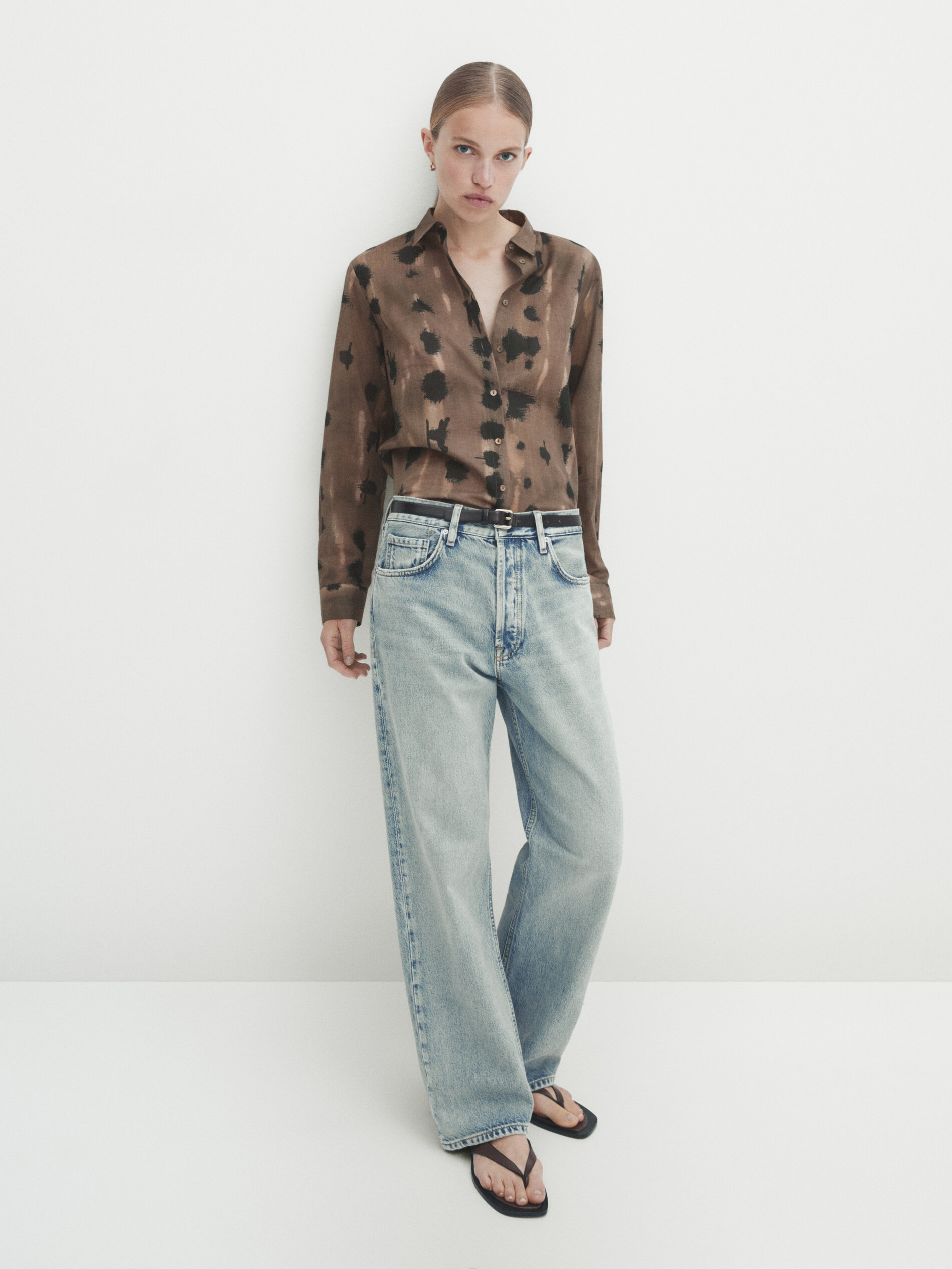 Camisa com estampa de bolinhas - MARROM