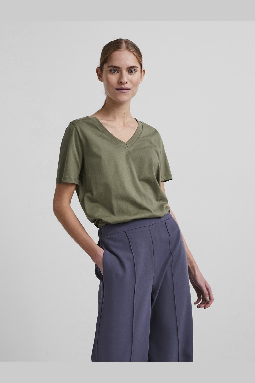 Pieces Pcria Ss V-Neck Solid Tee 3783308 deep lichen green