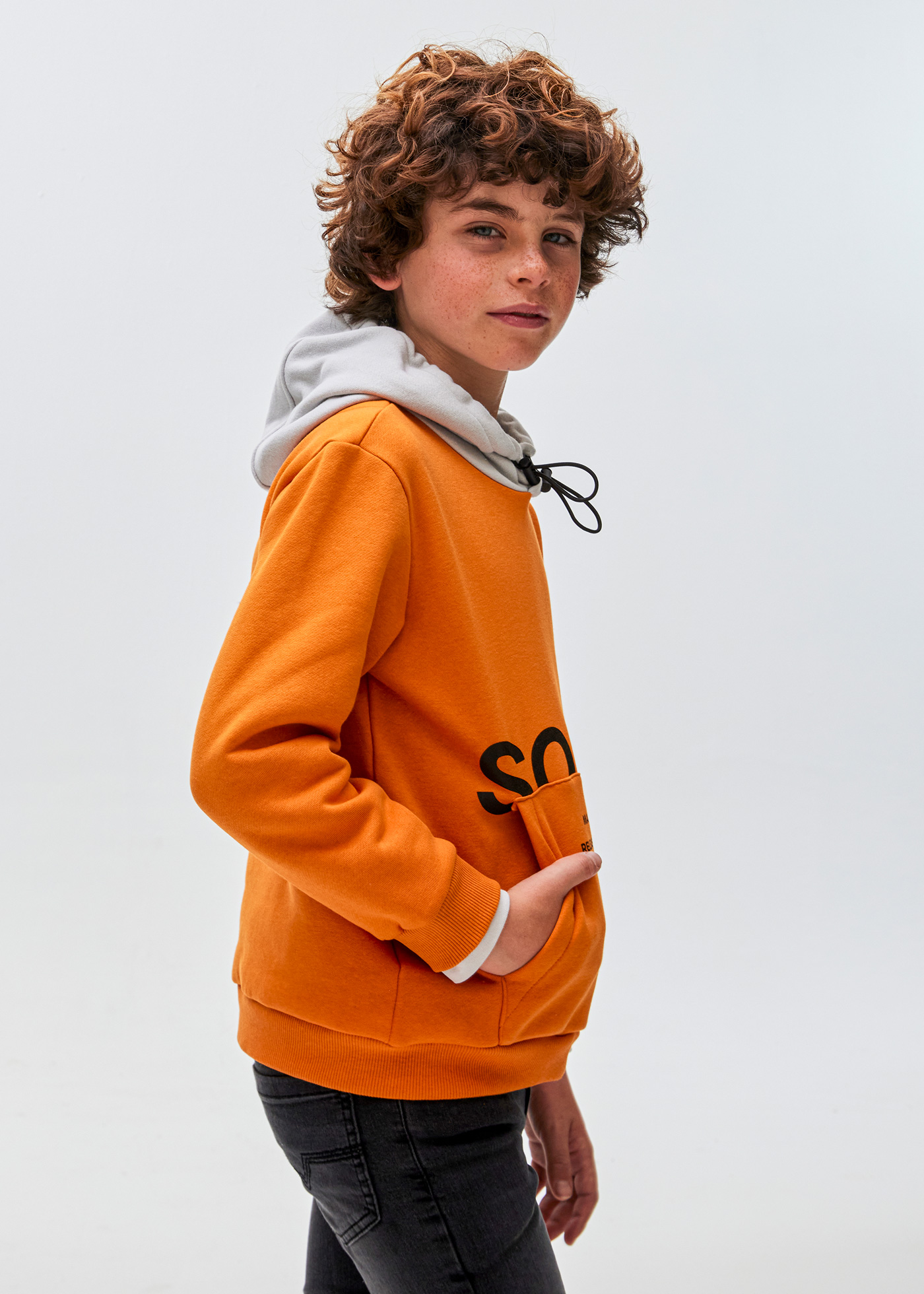 Moletom infantil com detalhes contrastantes