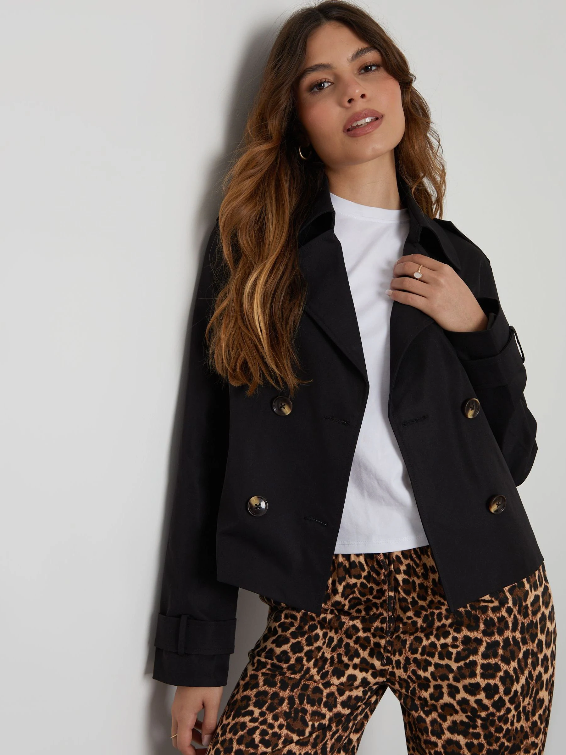 Zwart - Threadbare cropped trenchcoat met dubbele rij knopen