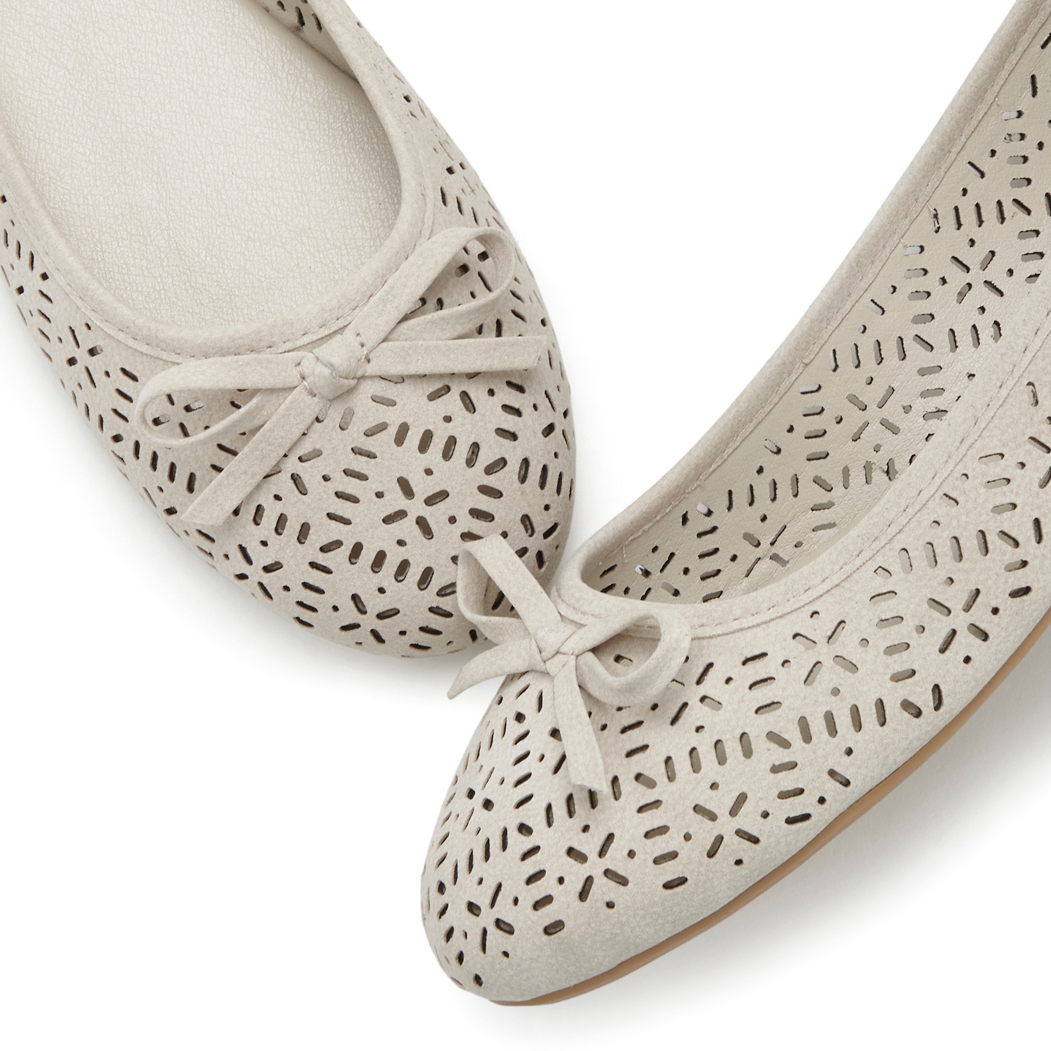 LASCANA Ballerina  Freizeitschuh, Slipper, Halbschuh mit kleinen Cut-Outs VEGAN