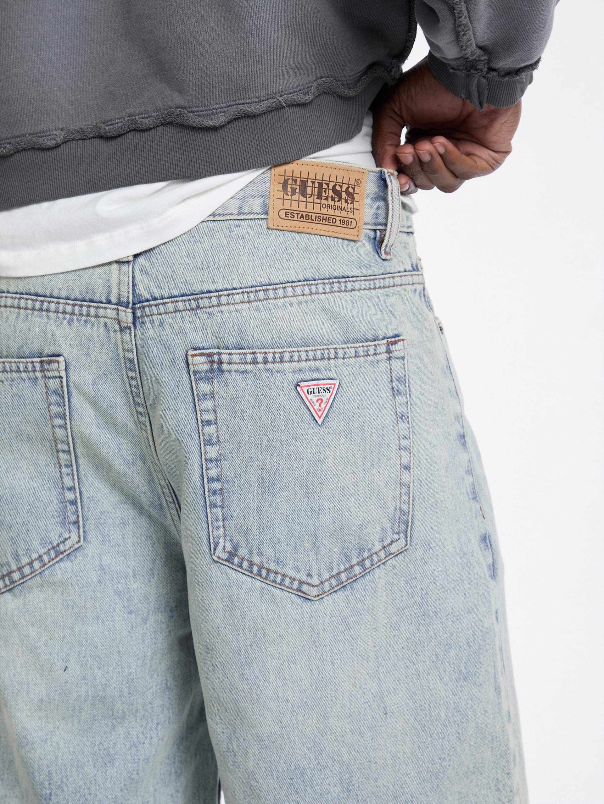 Shorts jeans folgados ecológicos da GUESS Originals