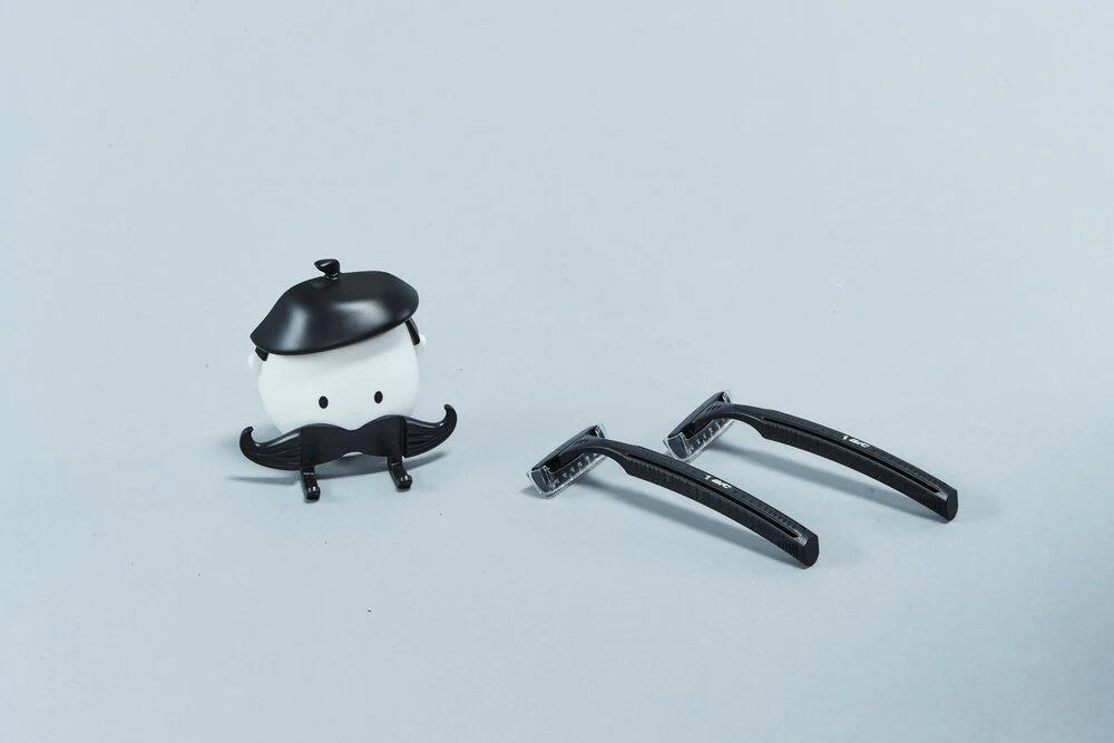 Peleg Design  Mr. Razor, holder til barberskraber - sort/hvid