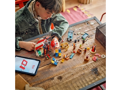 LEGO Circustent van Buggy de Clown (75637)
