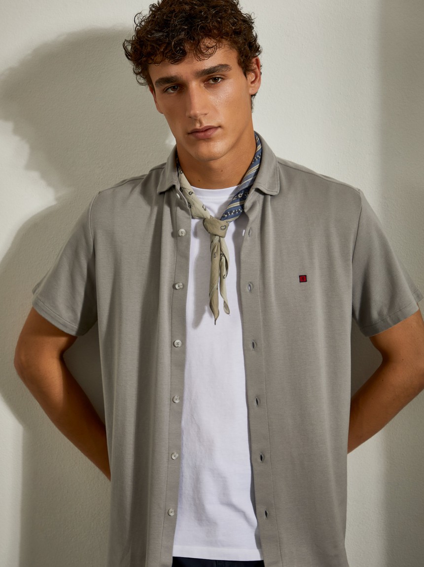 Camisa slim fit mang curta