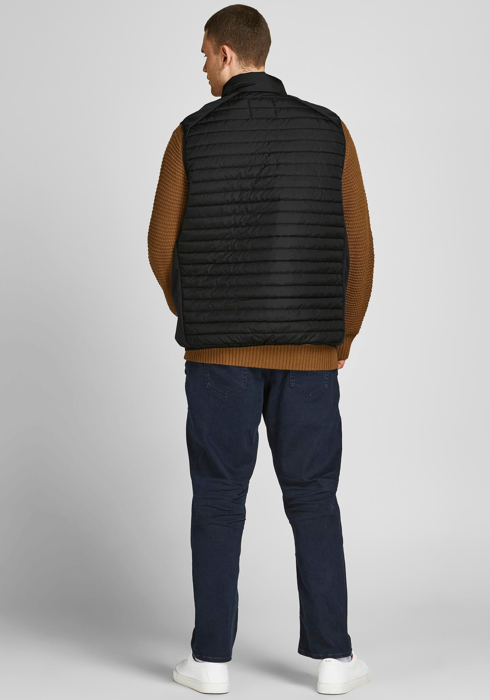 Jack & Jones PlusSize Steppweste »MULTI mit Stehkragen und normaler Form«, unifarben, modisch, regular fit, Polyester, Stehkragen