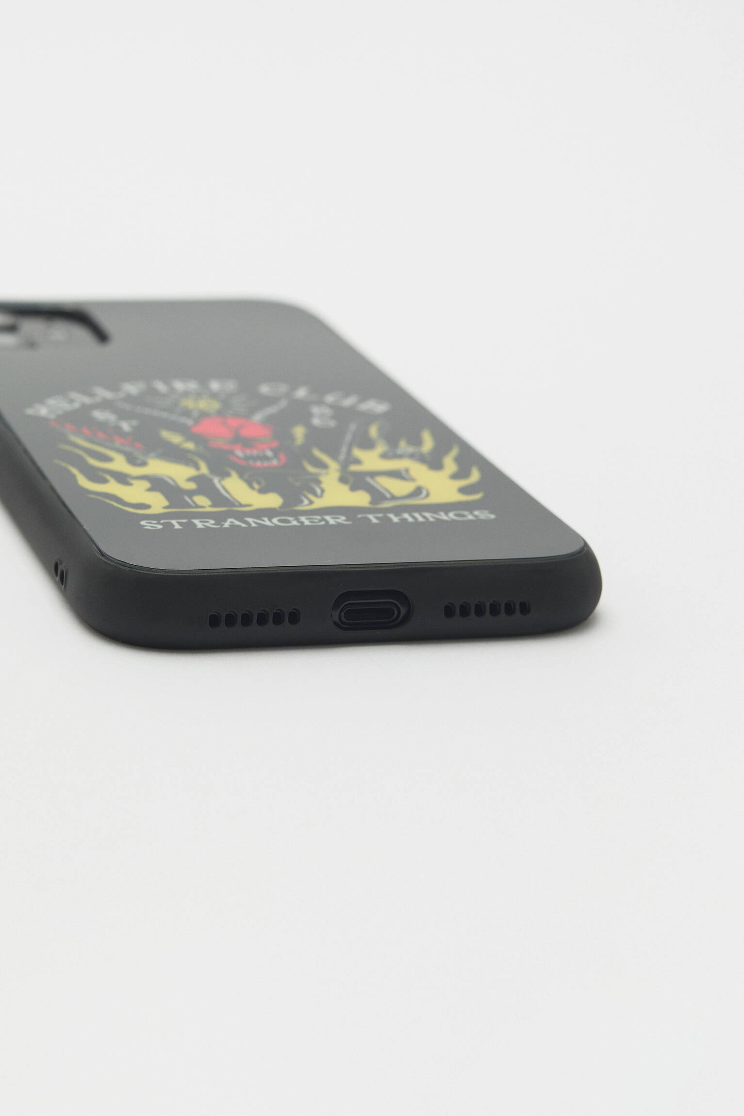 CAPA PARA SMARTPHONE DE STRANGER THINGS - PRETA