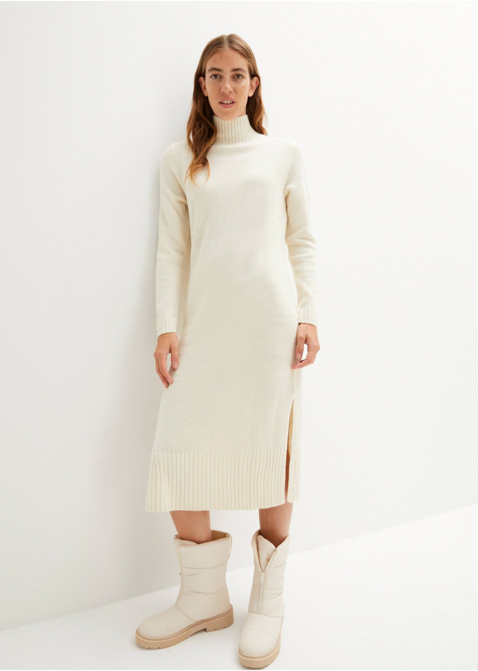Robe en maille longueur midi avec col montant et fentes