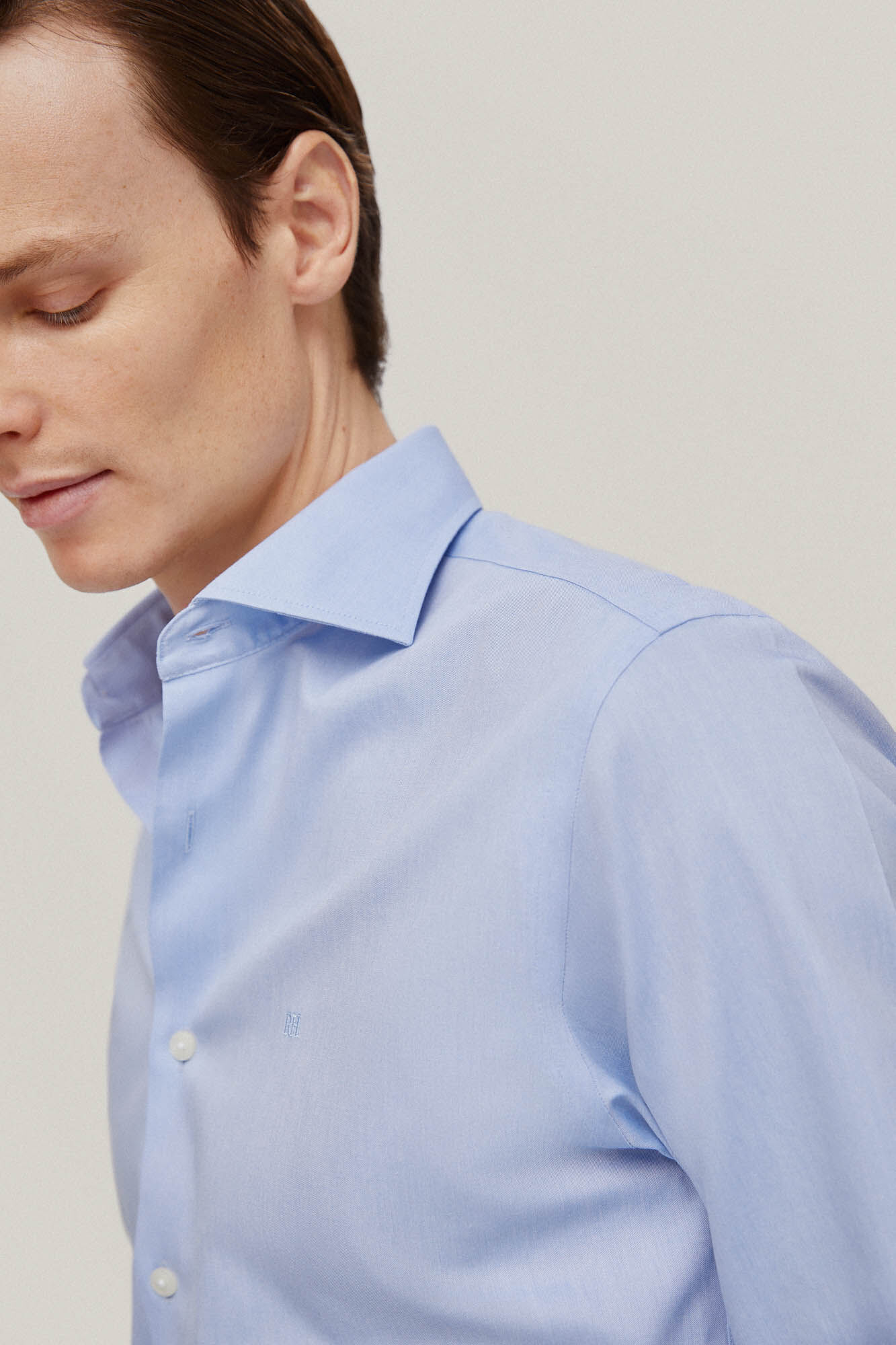 Camisa social lisa com detalhes em ponto ajour, não precisa passar e é resistente a manchas - Azul