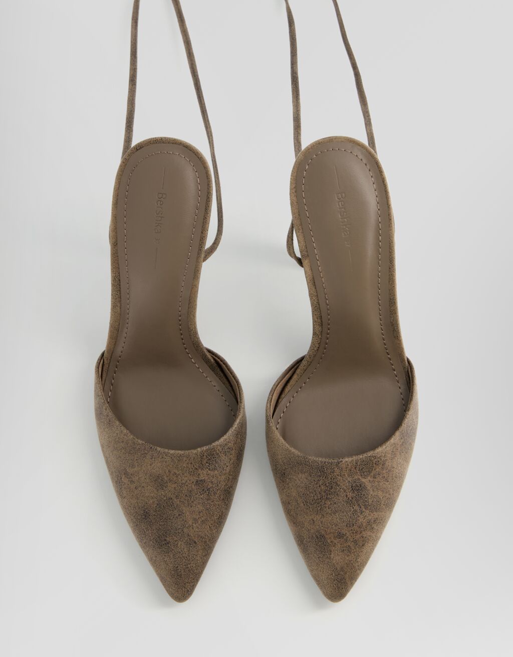 Sapatos tipo slingback de salto alto amarrados