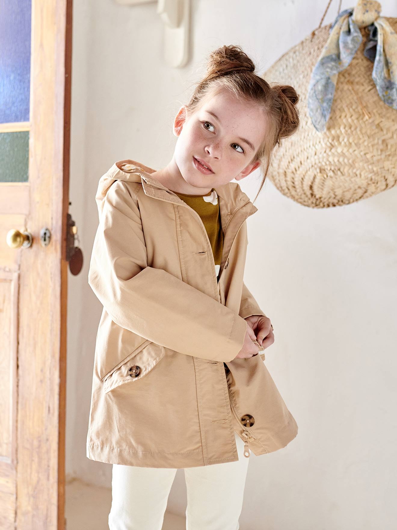 Casaco trench coat cáqui com capuz, perfeito para meia-estação, para meninas.