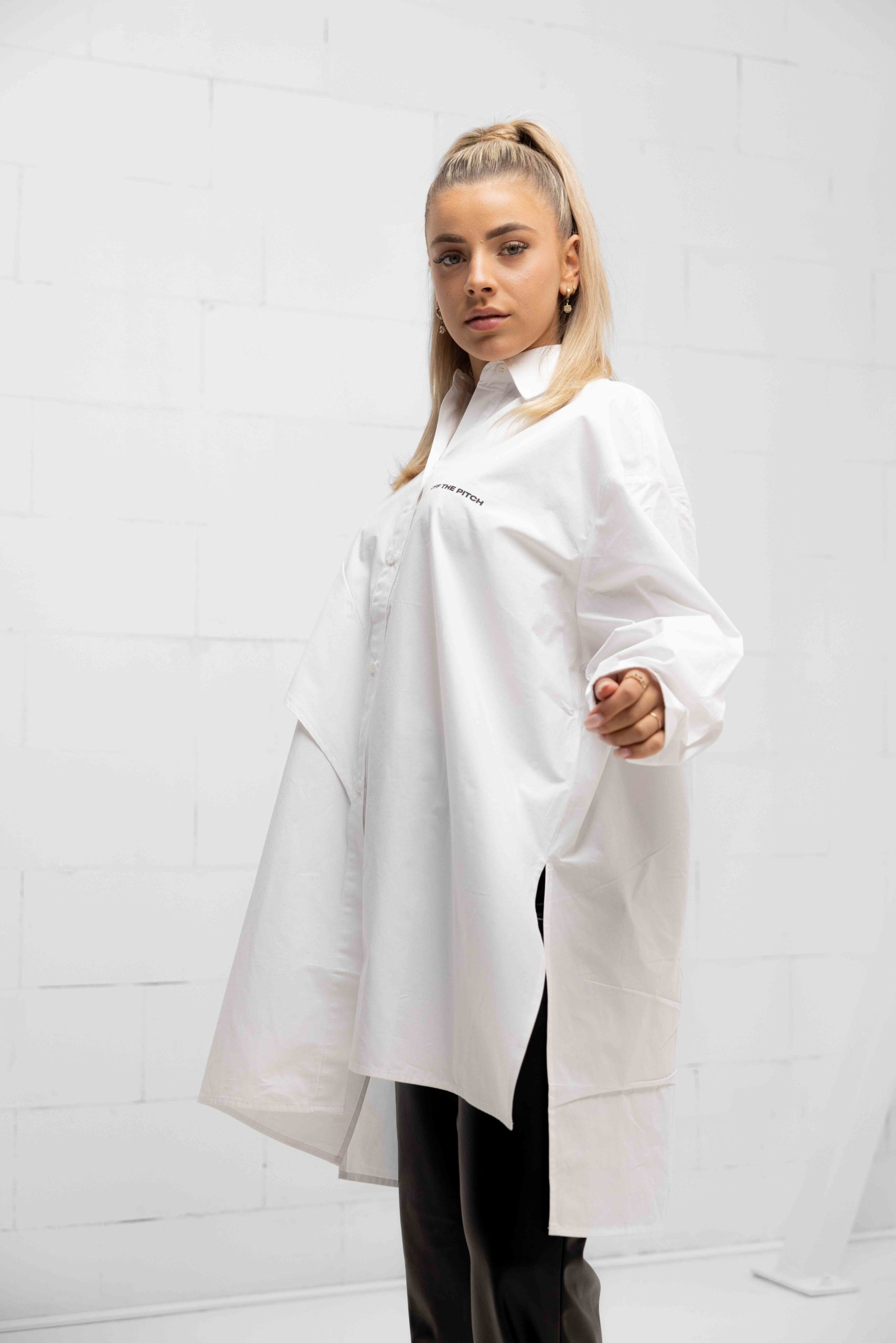 Off The Pitch Deconstructive Oversized Shirt Dames Wit