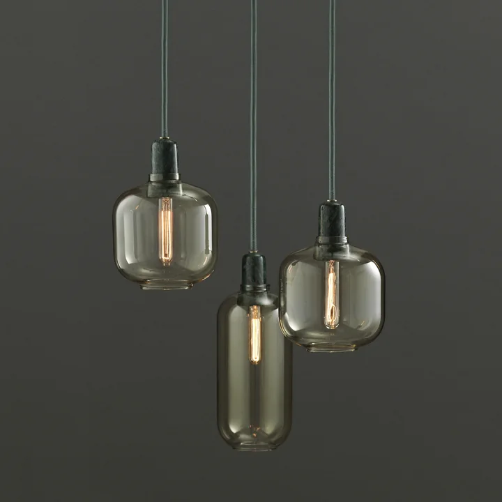 Normann Copenhagen - Amp Pendelleuchte small, Gold / grün