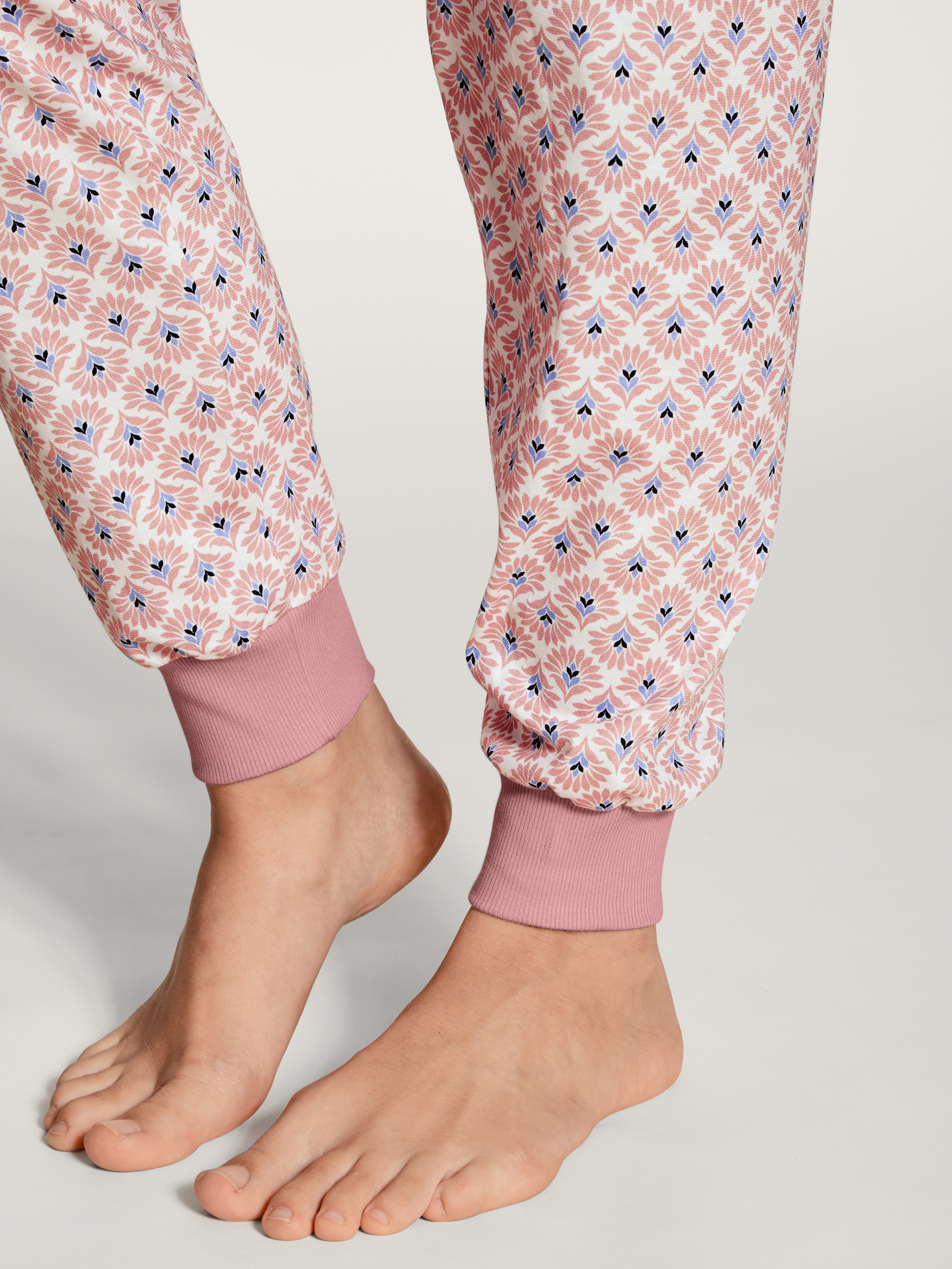 CALIDA Pyjama »Lovely Nights«, 2 Stk. mit Rippbündchen an allen Abschlüssen