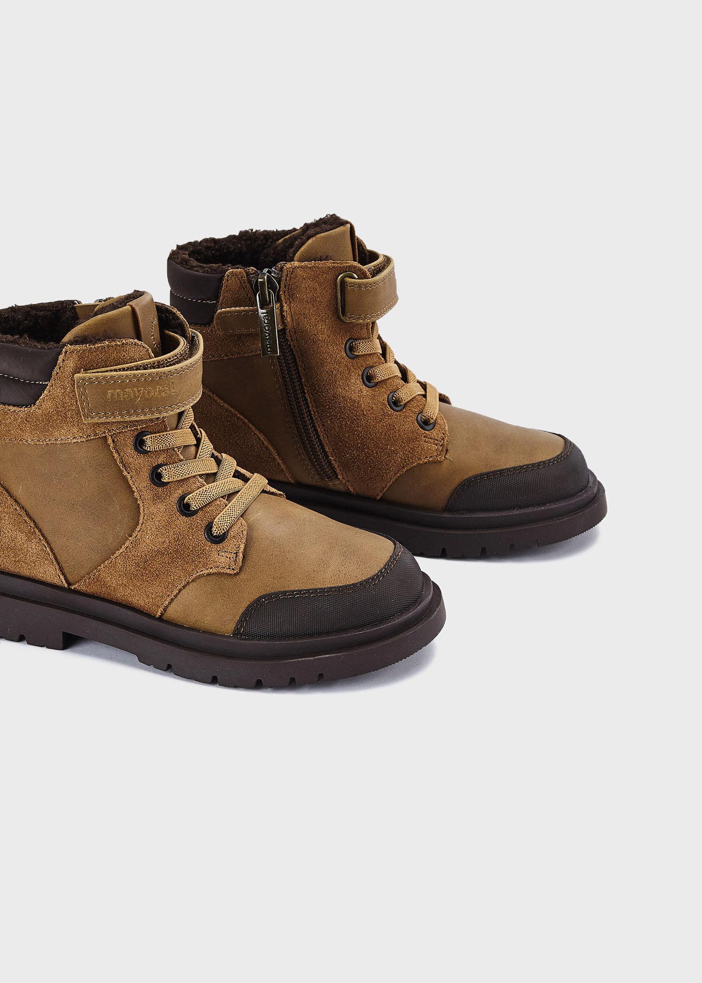 Botas de montanha de couro sustentável para meninos