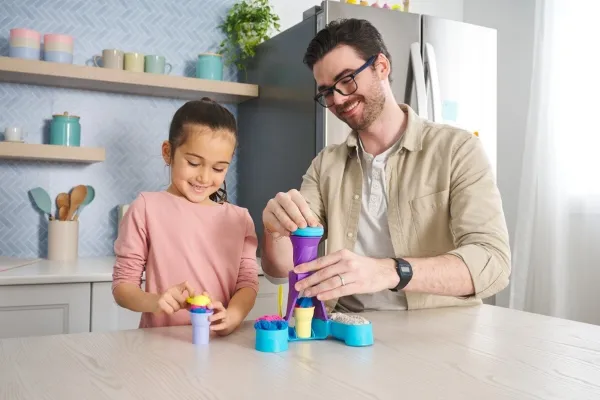 Kinetic Sand Soft Serve Station
