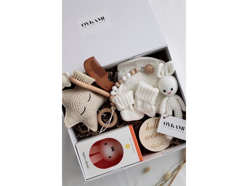 Oykami Geschenkset Savannah Baby-Geschenkbox in neutralen Farben mit Miffy-Nachtlicht