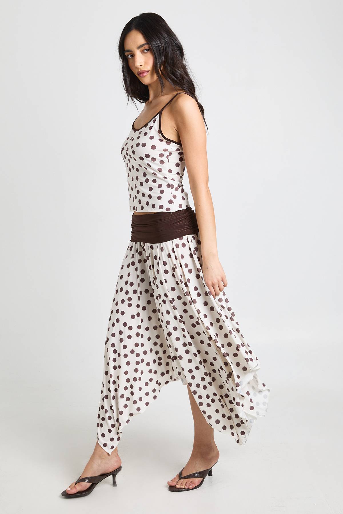 boohoo Jupe Midi À Pois Avec Taille Contrastante Repliée