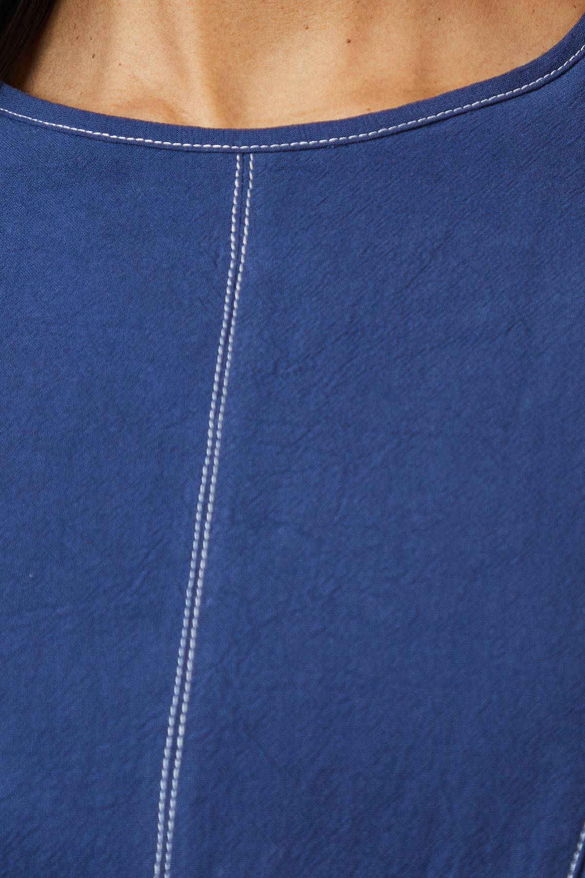 Wallis Robe Midi à Détails de Coutures et Plis Rapportés