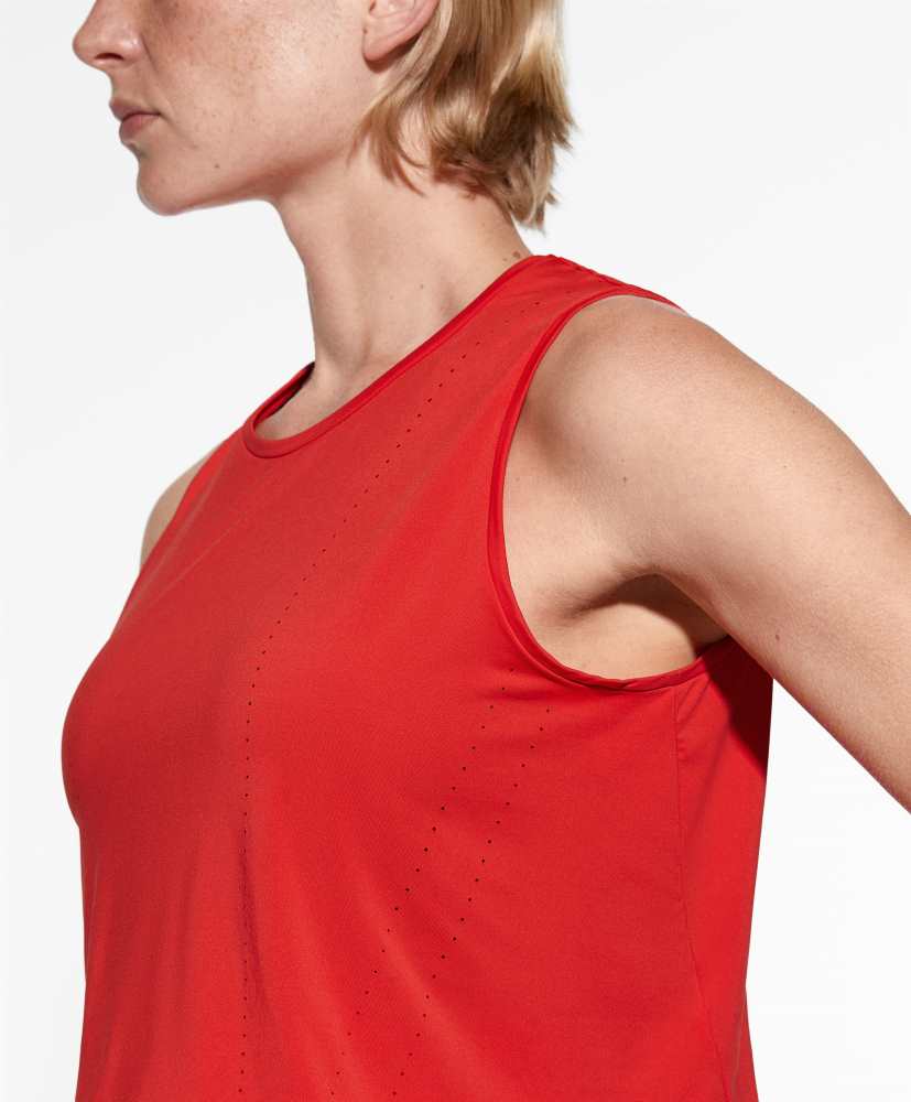 Top cropped sem mangas técnico microperfurado