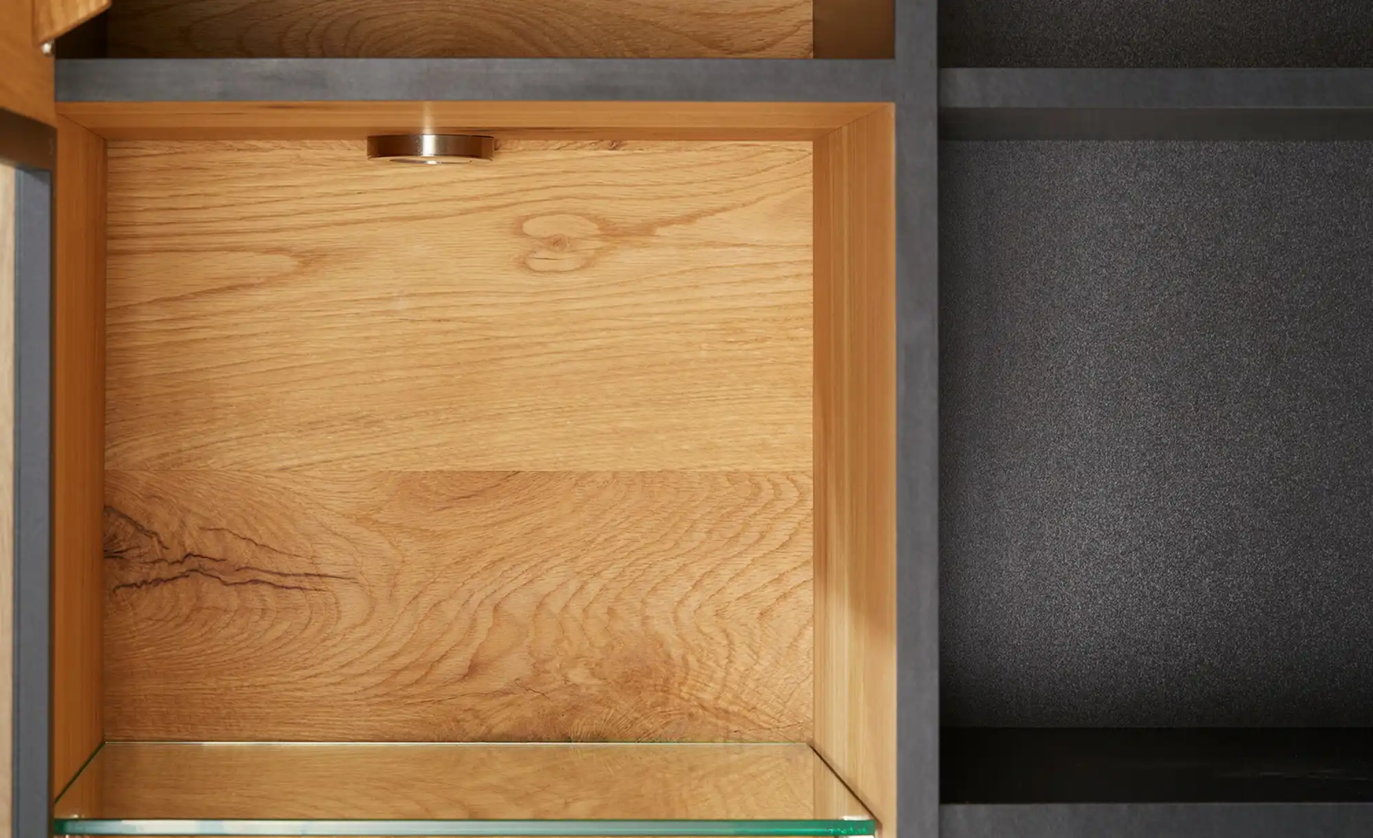 Gray & Jones Vitrine Black Coast Two