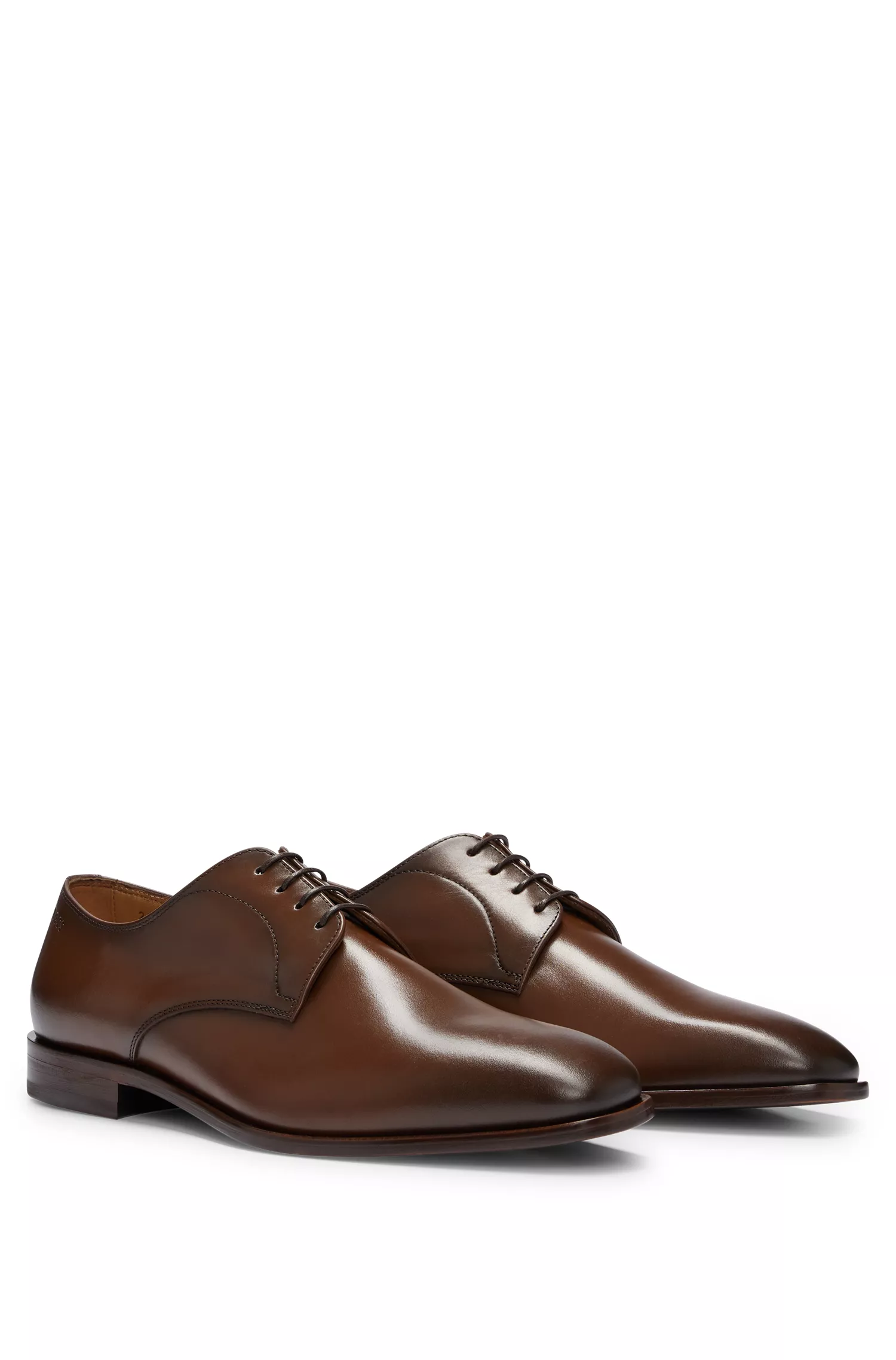 Sapatos Derby BOSS em couro preto com forro de couro.