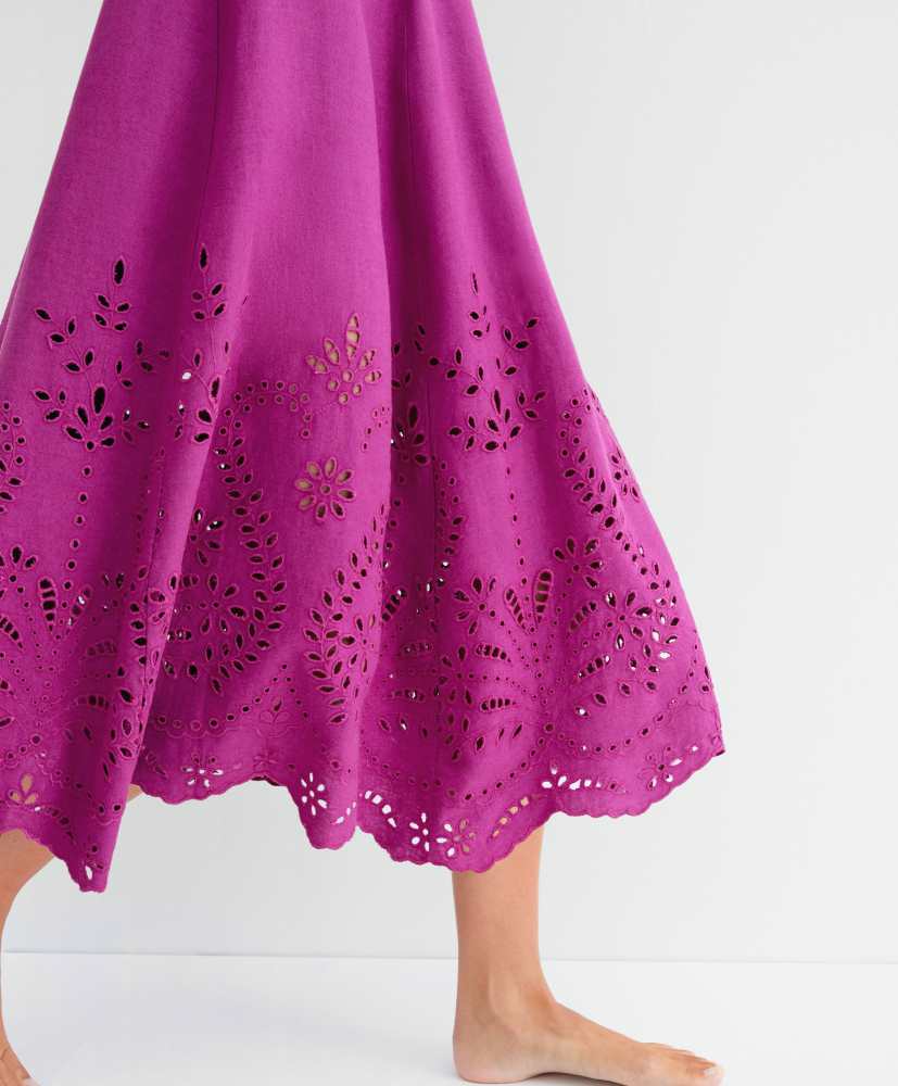 Vestido midi de linho bordado
