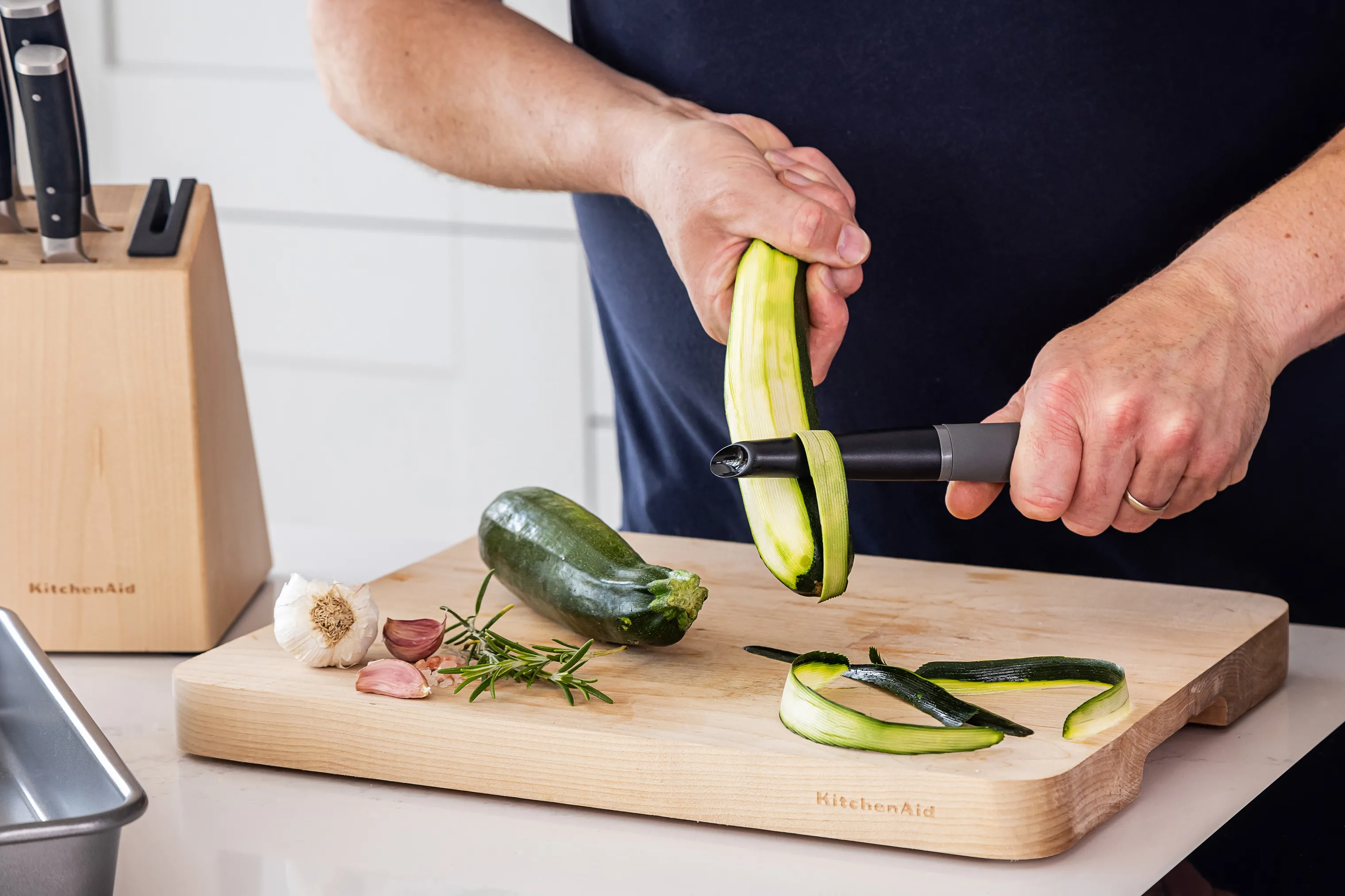 KitchenAid Coreline Soft Grip Skrællekniv