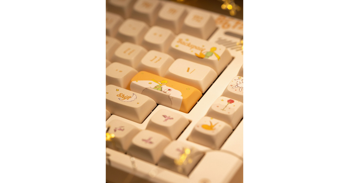 IqunixZX75 Sunset Ponder Wireless Mechanical Keyboard, gaming toetsenbord  (Lichtgeel, US lay-out, IQUNIX Silent Rose, RGB leds, 75%, Hot-swappable, Double-shot PBT, 2.4GHz | Bluetooth 5.1 | USB-C)