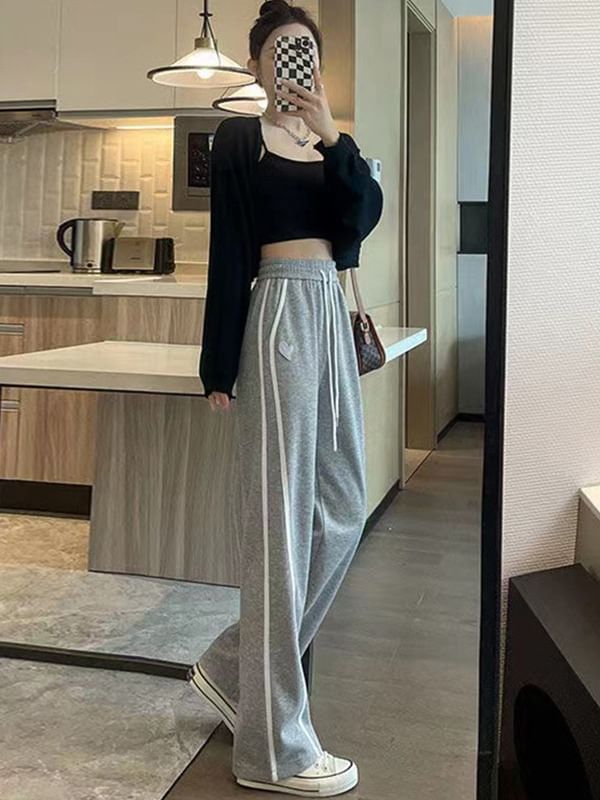 Rosesand - Hoge taille, gestreepte, rechte, wijde joggingbroek met hartjesmotief
