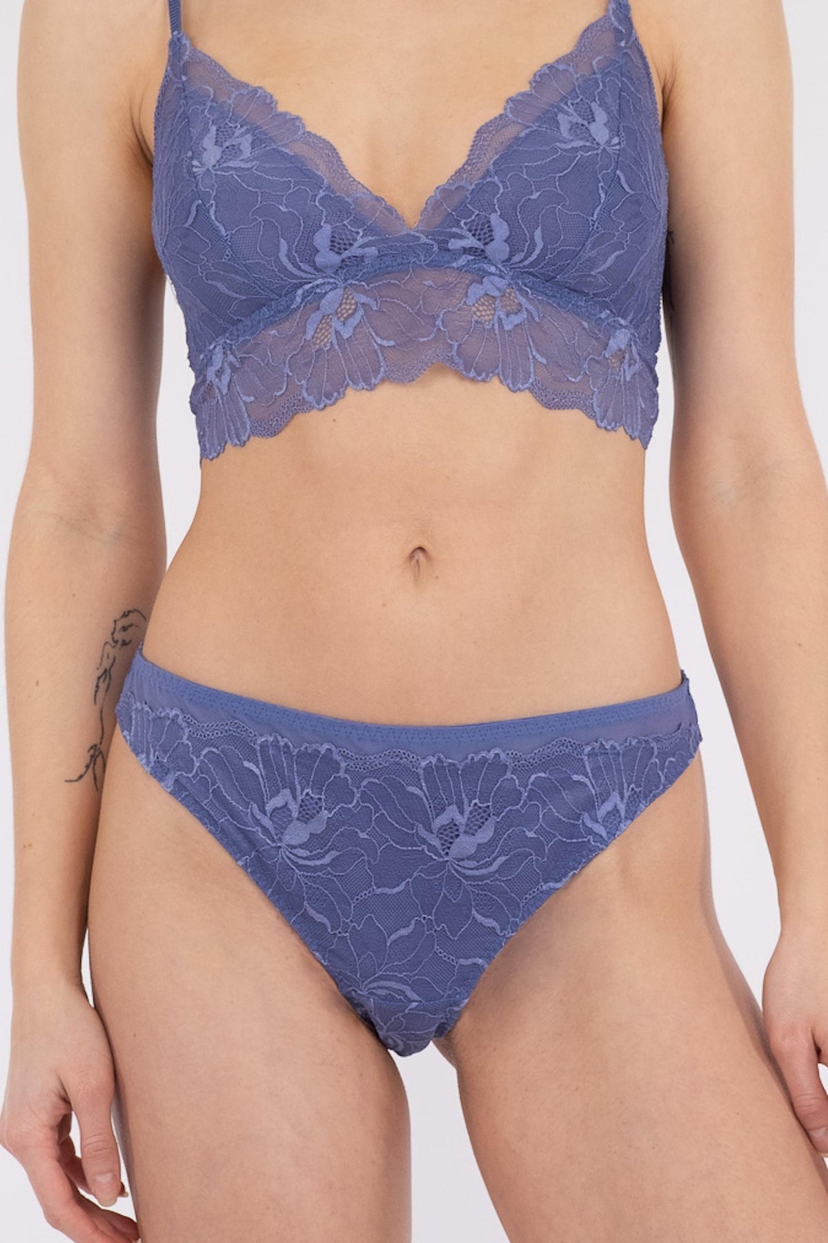 Neo Noir Skin Clementine String