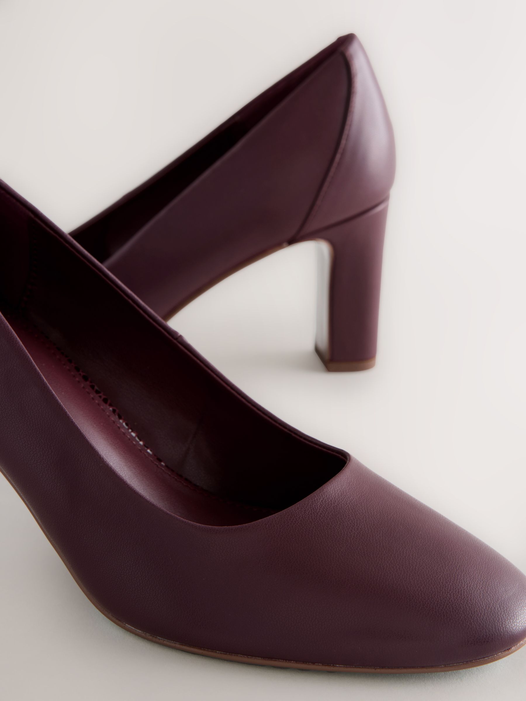 Bordeauxrood - Forever Comfort® Round Toe Block Court Heels