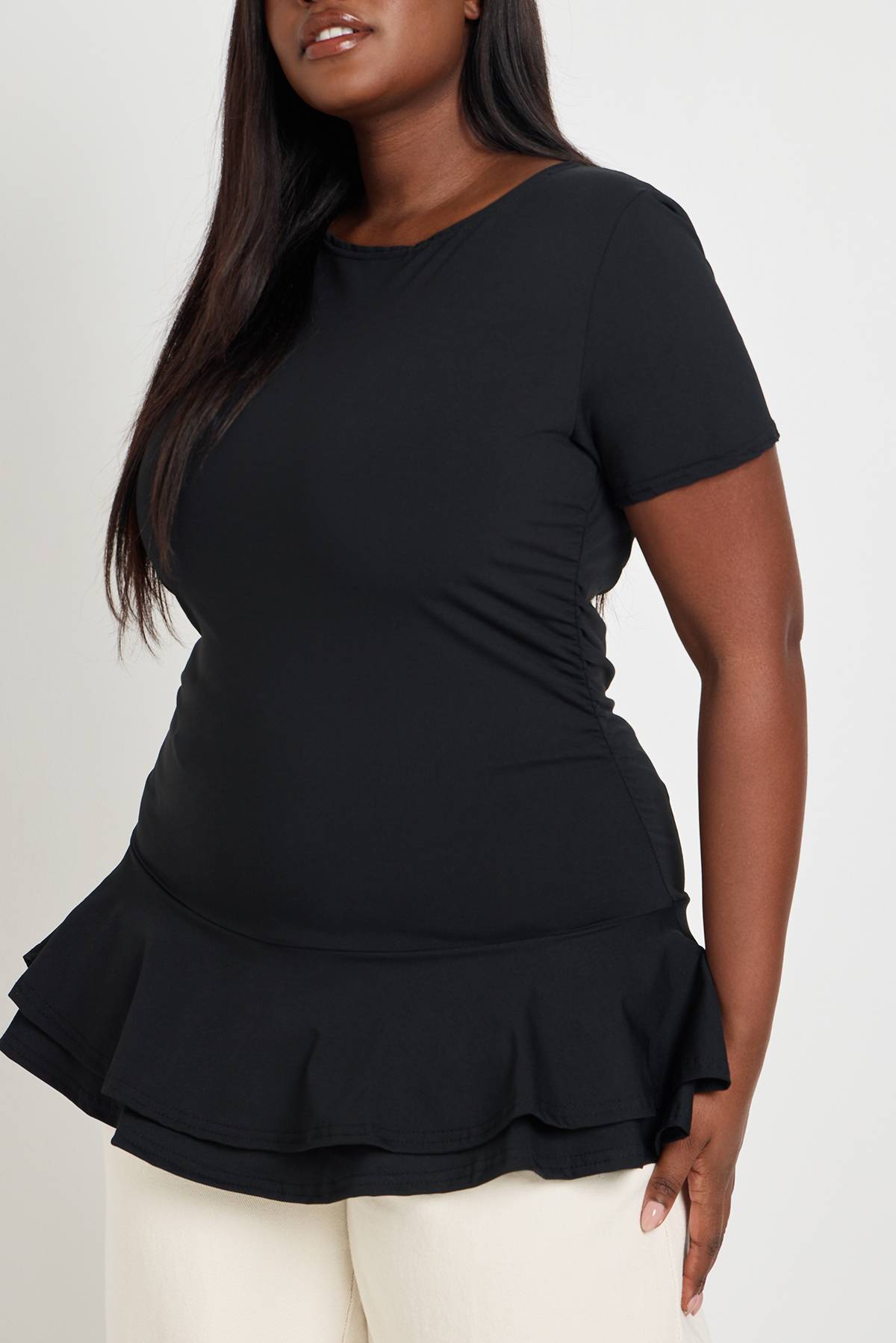 boohoo Haut Péplum Grande Taille À Manches Courtes