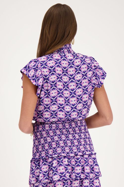 Blauwe top met roze print en smock