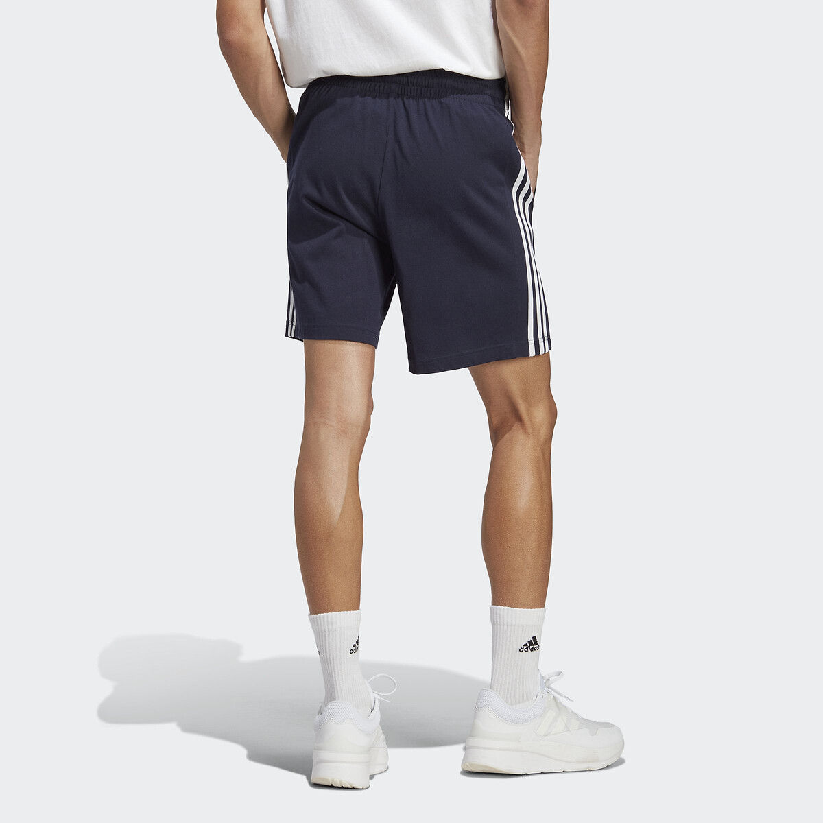 ROUPAS ESPORTIVAS ADIDAS<br>Shorts de corrida com listras finas